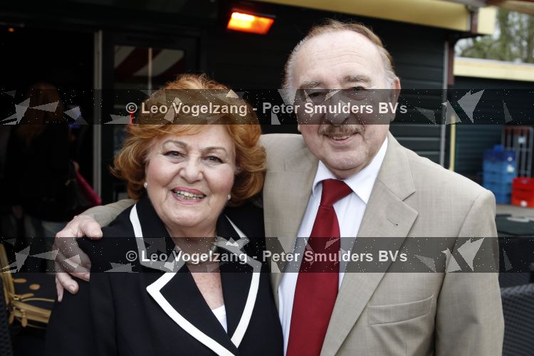 Amsterdam 7 april 2010
Patricia Paay viert haar 62 e verjaardag bij cafe restaurant klein Kalfje.
Vader en moeder (ouders) Patricia Paay
Peter Smulders bv
