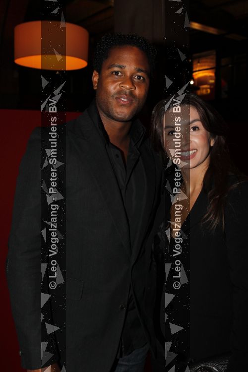 Amsterdam 17 maart 2010
Presentatie vliegmaatschappij EMirates in de beurs v Berlage. Patrick Kluivert met zijn vrouw Rossana Lima
Peter Smulders bv