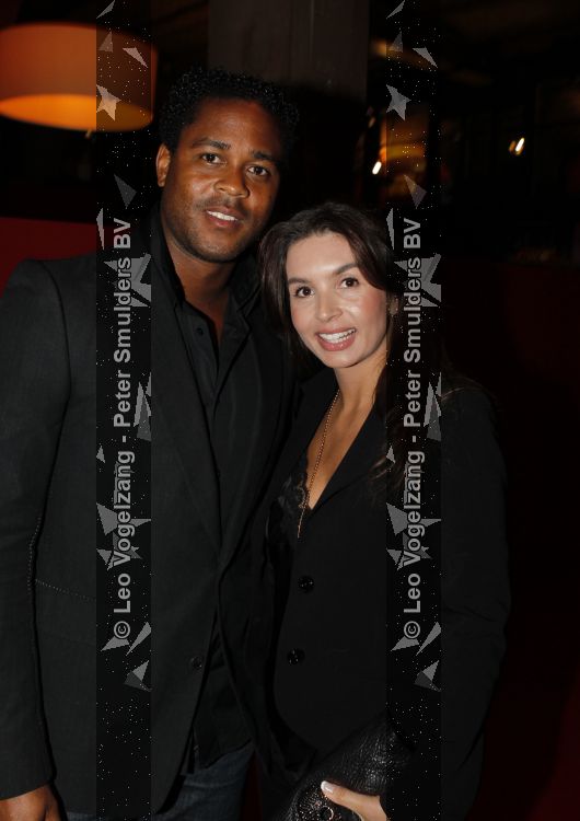 Amsterdam 17 maart 2010
Presentatie vliegmaatschappij EMirates in de beurs v Berlage. Patrick Kluivert met zijn vrouw Rossana Lima
Peter Smulders bv