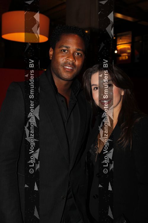 Amsterdam 17 maart 2010
Presentatie vliegmaatschappij EMirates in de beurs v Berlage. Patrick Kluivert met zijn vrouw Rossana Lima
Peter Smulders bv