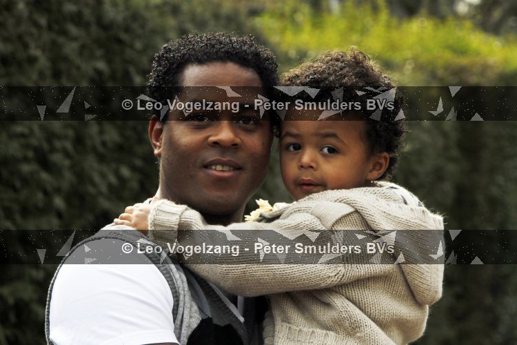 Laren 18 maart 2010
Patrick en Shane kluivert gaan de hond uit laten.
Peter Smulders bv