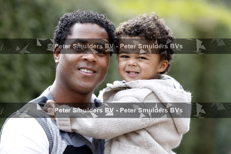 Laren 18 maart 2010
Patrick en Shane kluivert gaan de hond uit laten.
Peter Smulders bv