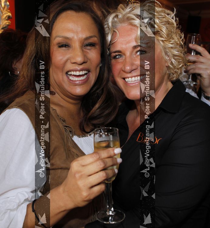 Amsterdam 28 maart 2010
Surprise feestje voor Patty Brard haar 55e verjaardag bij borrelbar. Patty met Francis
Peter Smulders bv