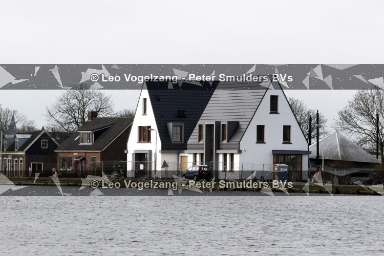 Ouderkerk aan de Amstel 30 maart 2010
Het nieuwe huis van Patty Brard aan de amstel is bijna klaar.
Peter Smulders bv