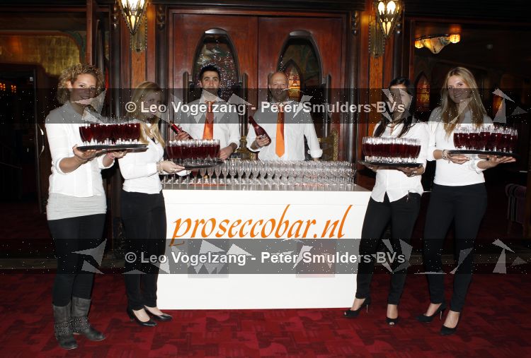Amsterdam 24 maart 2010
Premiere first mission in Tuschinski. Prosceco bar
Peter Smulders bv