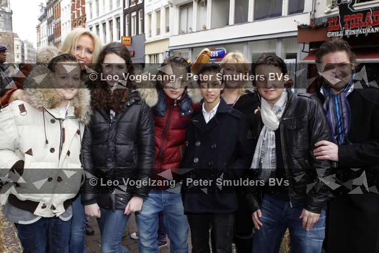 Amsterdam 14 maart 2010
Prtemiere nanny Mc Fee in tuschinski. Rene en Natasja Froger met hun kinderen Maxim Didier en Danny en vrienden en vriendinnen
Peter Smulders bv