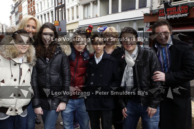 Amsterdam 14 maart 2010
Prtemiere nanny Mc Fee in tuschinski. Rene en Natasja Froger met hun kinderen Maxim Didier en Danny en vrienden en vriendinnen
Peter Smulders bv