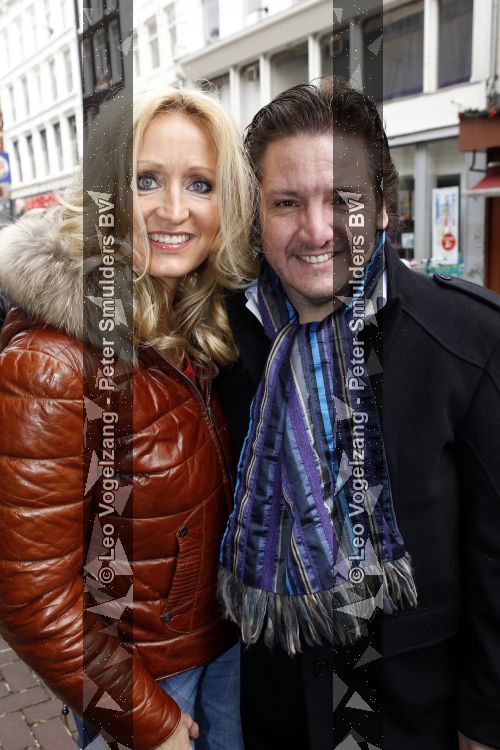 Amsterdam 14 maart 2010
Prtemiere nanny Mc Fee in tuschinski. Rene en Natasja Froger met hun kinderen Maxim Didier en Danny en vrienden en vriendinnen
Peter Smulders bv