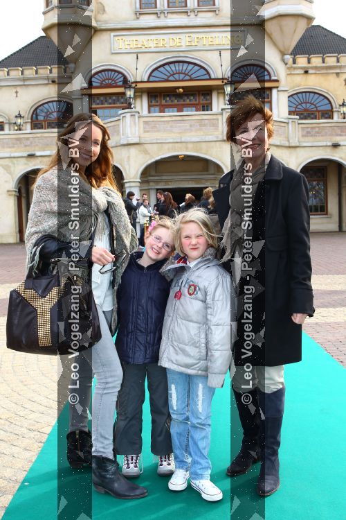 Kaatsheuvel 17 Maart 2010
Efteling, Sprookjesboomfeest met BN-ers
Renee Vervoorn met dochter en moeder
Foto Peter Smulders BV