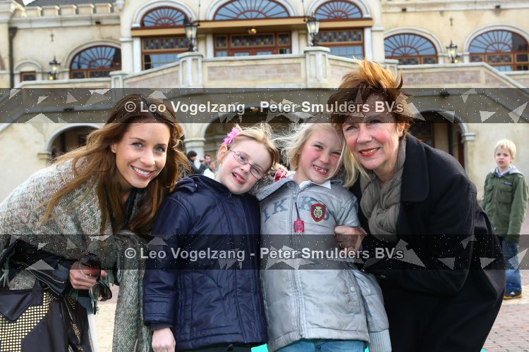 Kaatsheuvel 17 Maart 2010
Efteling, Sprookjesboomfeest met BN-ers
Renee Vervoorn met dochter en moeder
Foto Peter Smulders BV