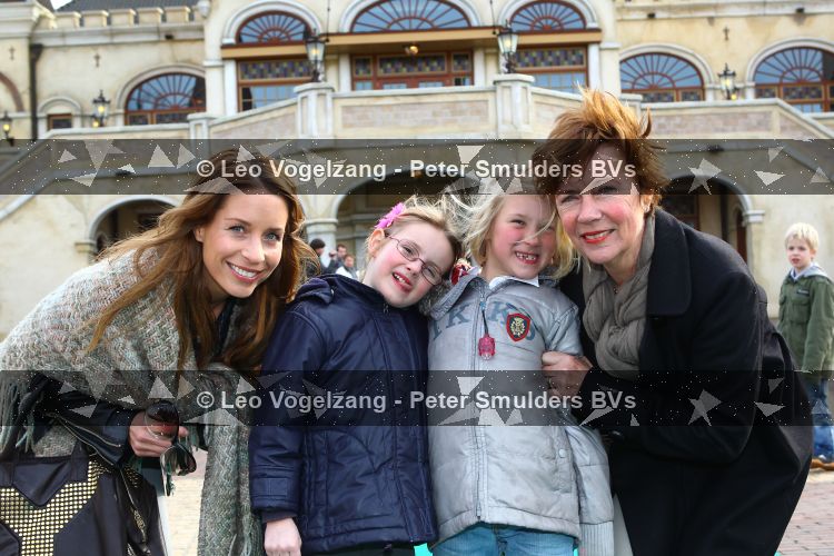 Kaatsheuvel 17 Maart 2010
Efteling, Sprookjesboomfeest met BN-ers
Renee Vervoorn met dochter en moeder
Foto Peter Smulders BV