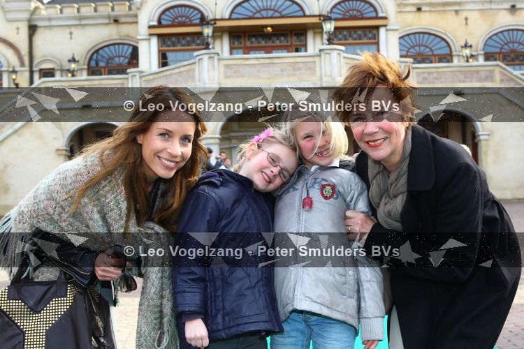 Kaatsheuvel 17 Maart 2010
Efteling, Sprookjesboomfeest met BN-ers
Renee Vervoorn met dochter en moeder
Foto Peter Smulders BV