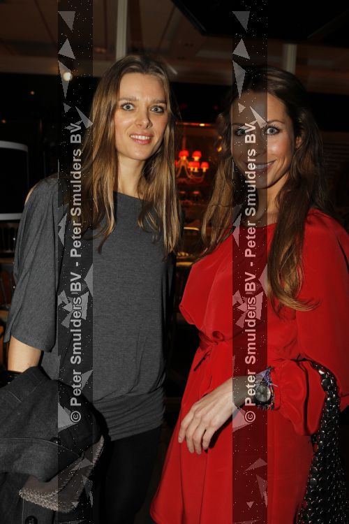 Hillegom 20 maart 2010
Modeshow dani bles. Renee Vervoorn met een vriendin
Peter Smulders bv