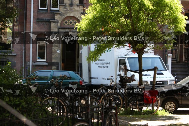 Den Haag, 30 Mei 2009
Verhuizing van de Stadionkade in Amsterdam naar hun nieuwe huis op de Sweelinckpleinin Den Haag
Claudia Schoemacher en Robert Schoemacher
Foto Peter Smulders BV