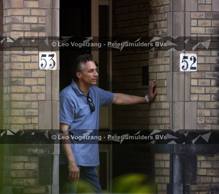 Den Haag, 30 Mei 2009
Verhuizing van de Stadionkade in Amsterdam naar hun nieuwe huis op de Sweelinckpleinin Den Haag
Claudia Schoemacher en Robert Schoemacher
Foto Peter Smulders BV