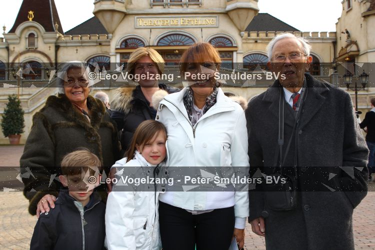 Kaatsheuvel 17 Maart 2010
Efteling, Sprookjesboomfeest met BN-ers
Sandra Reemer met haar ouders
Foto Peter Smulders BV