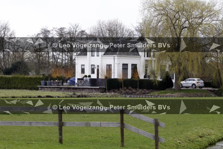 Hoorn 3 april 2010
Sonja Bakker heeft haar huis goed beveiligd. Er hangen overal camera\'s.
Peter Smulders bv