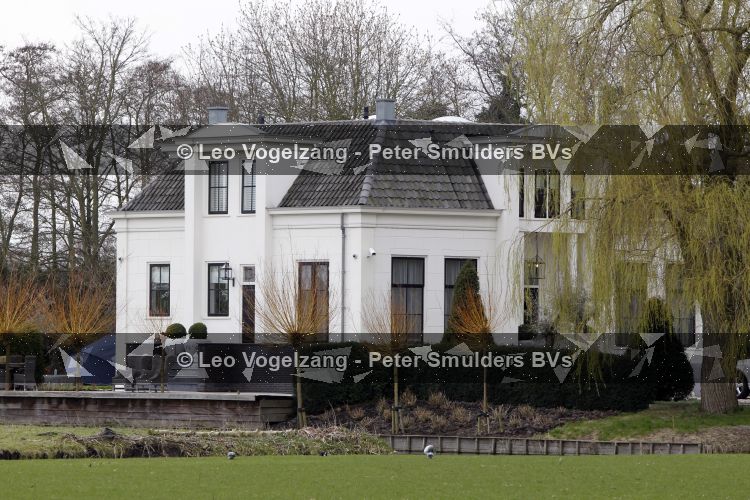 Hoorn 3 april 2010
Sonja Bakker heeft haar huis goed beveiligd. Er hangen overal camera\'s.
Peter Smulders bv