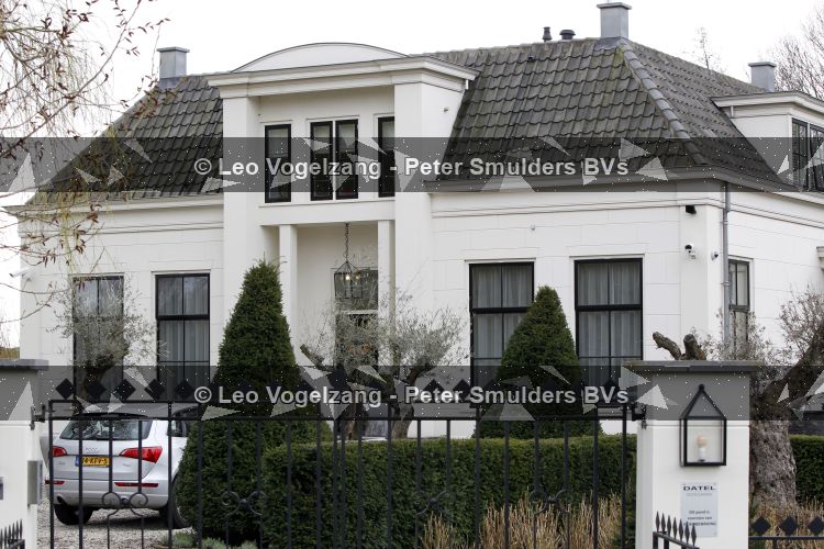 Hoorn 3 april 2010
Sonja Bakker heeft haar huis goed beveiligd. Er hangen overal camera\'s.
Peter Smulders bv