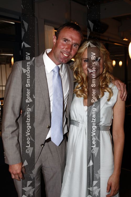 Amsterdam 27 mei 2009
Presentatie boek Sonja Bakker en Rik Felderhof. Sonja met haar man
Peter Smulders bv