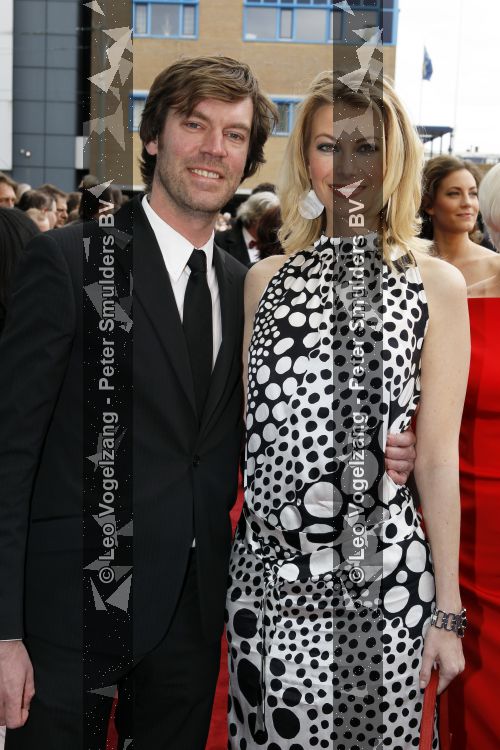 Scheveningen 11 april 2010
Premiere Mary Poppins in het circustheater. Susan Smit met vriend
Peter Smulders bv