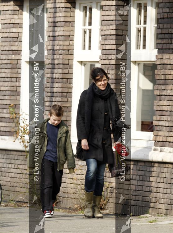 Amsterdam 22 maart 2010
Susan Visser met haar zoontje op straat.
Peter Smulders bv