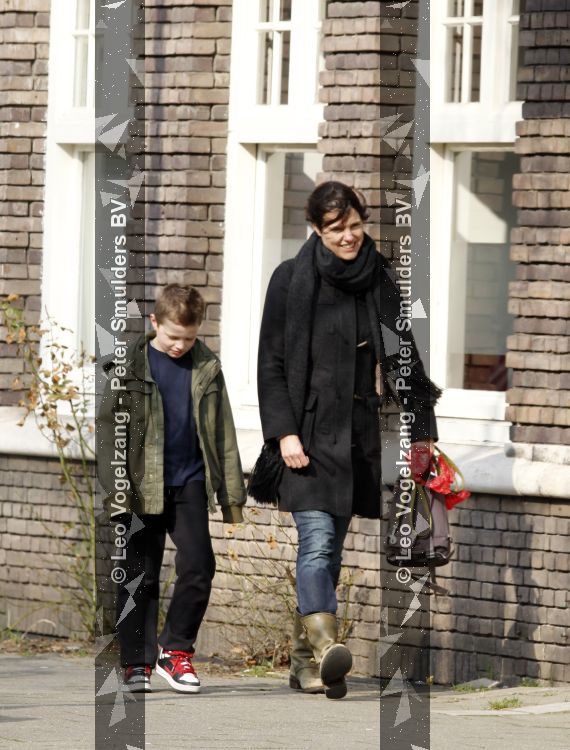 Amsterdam 22 maart 2010
Susan Visser met haar zoontje op straat.
Peter Smulders bv