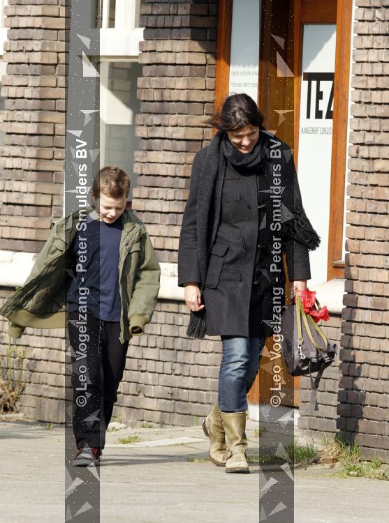 Amsterdam 22 maart 2010
Susan Visser met haar zoontje op straat.
Peter Smulders bv