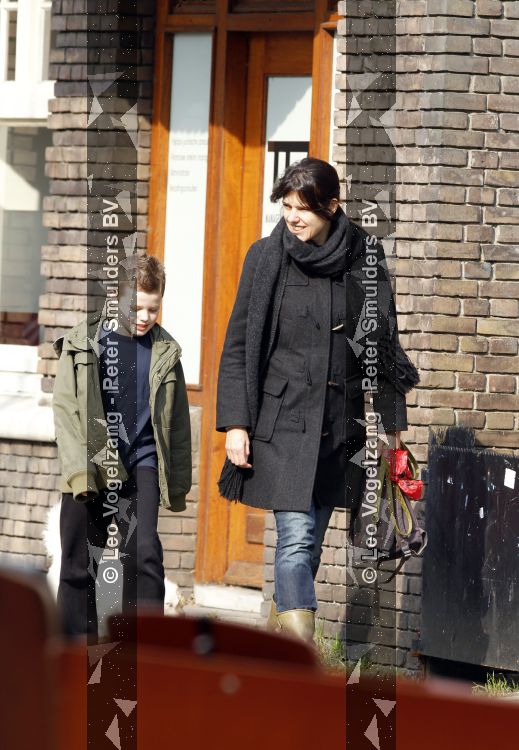 Amsterdam 22 maart 2010
Susan Visser met haar zoontje op straat.
Peter Smulders bv