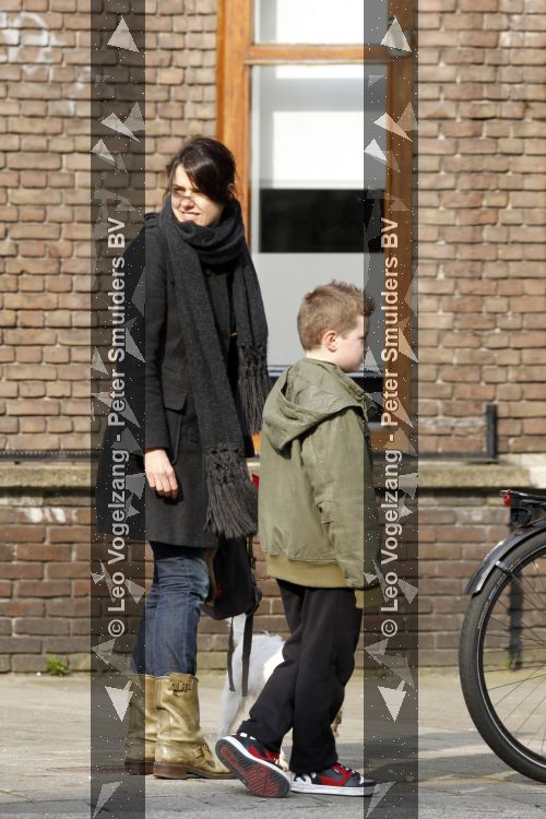 Amsterdam 22 maart 2010
Susan Visser met haar zoontje op straat.
Peter Smulders bv