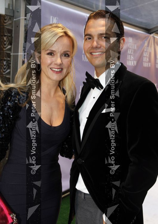 Amsterdam 12 april 2010
Premiere de gelukkige huisvrouw in Tuschinski. Suze Mens met vriend
Peter Smulders bv