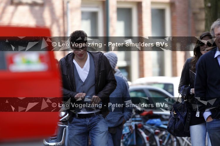 Amsterdam 12 april 2010
Sven Kramer en Naomi v As op huizenjacht in amsterdam zuid.
Peter Smulders bv