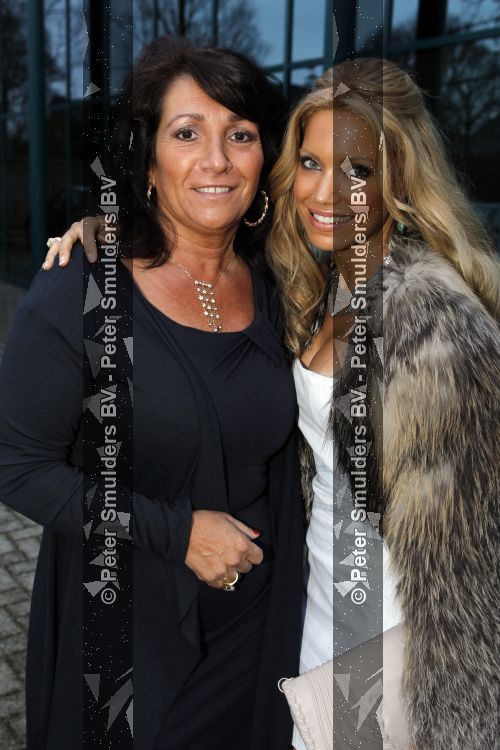 Hillegom 20 maart 2010
Modeshow dani bles. Sylvie v d Vaart met schoonmoeder
Peter Smulders bv