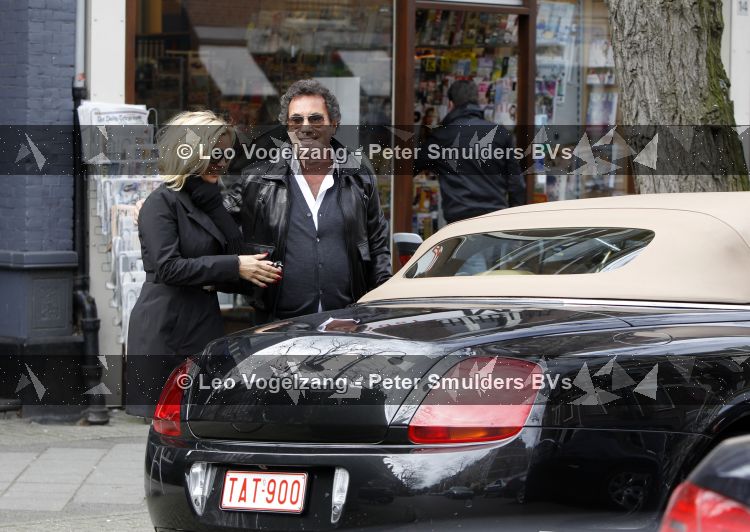 Amsterdam 27 maart 2010
Ronnie Rosenbaum en Tatjana Simic bij bentley cabrio met TAT 900 kenteken.
Peter Smulders bv