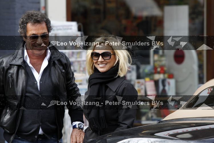 Amsterdam 27 maart 2010
Ronnie Rosenbaum en Tatjana Simic bij bentley cabrio met TAT 900 kenteken.
Peter Smulders bv