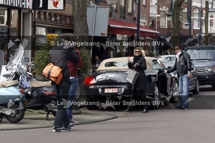 Amsterdam 27 maart 2010
Ronnie Rosenbaum en Tatjana Simic bij bentley cabrio met TAT 900 kenteken.
Peter Smulders bv