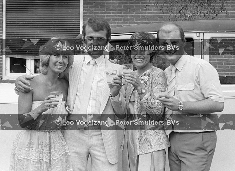 Westerhoven, 1982
Trea Dobbs voor de tweede maal getrouwd met Theo Walraven
Het huwelijk duurde slechts enkele maanden.
Verder op de foto, getuige Willeke Alberti en journalist Ben Holthuis