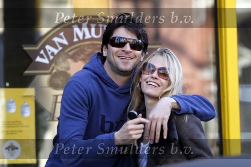 Amsterdam 12 april 2010
Xander de Buisonje en zijn vriendin Sophie aan het winkelen.
Peter Smulders bv