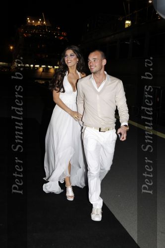 Amsterdam 18 maart 2010
Wesley Sneijders heeft voor zijn vrouw Yolanthe Cabau v Kasbergen een surprise feest georganiseerd voor haar 25 e verjaardag op de supperclub boot. Ze slapen in het Amstel hotel.
Peter Smulders bv