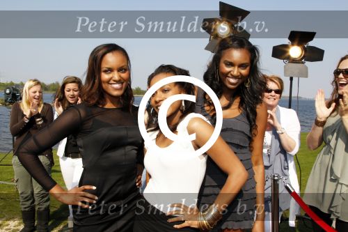 Naarden 18 april 2011
DE X factor finalisten van seizoen 2011 met oa Ralf Wienk Tania Christopher Rochelle Perts Jessica Mougin Adlicious Simran Sway Tim Suyderhoud en Ed Ruyer op rode loper bij golfclub.
Peter Smulders bv