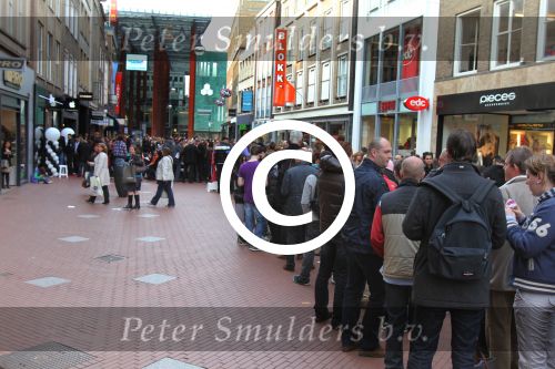Eindhoven, 25 Maart 2011
Honderden mensen staan in de rij bij Amac voor de nieuwste Apple ipad 2