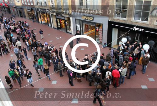 Eindhoven, 25 Maart 2011
Honderden mensen staan in de rij bij Amac voor de nieuwste Apple ipad 2
