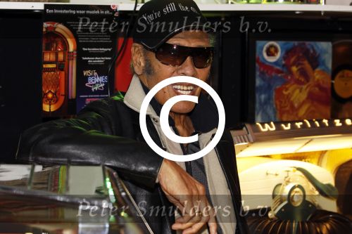 Scheveningen 18 maart 2011
Andy Tielman met vrouw en dochter in Rock en Roll winkel in Scheveningen.
Peter Smulders bv
