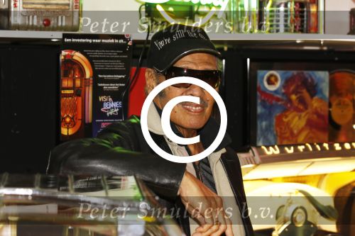 Scheveningen 18 maart 2011
Andy Tielman met vrouw en dochter in Rock en Roll winkel in Scheveningen.
Peter Smulders bv