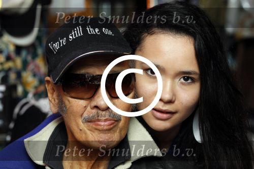Scheveningen 18 maart 2011
Andy Tielman met vrouw en dochter in Rock en Roll winkel in Scheveningen.
Peter Smulders bv