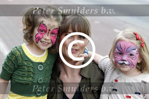 Amsterdam 13 april 2011
Mama van het jaar verkiezing in Panama. Angela Schijf met dochters Mensje en Bloem
Peter Smulders bv