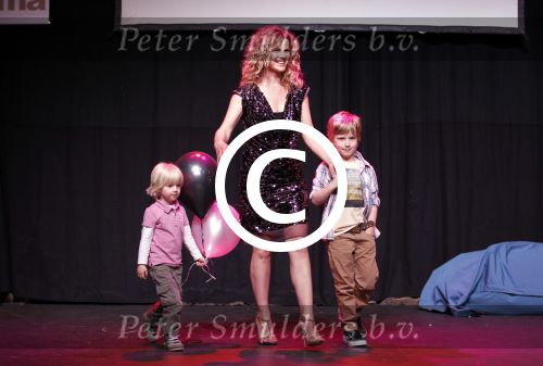 Amsterdam 13 april 2011
Mama van het jaar verkiezing in Panama. Annette Barlo met zoons Sjoerd en Guus
Peter Smulders bv