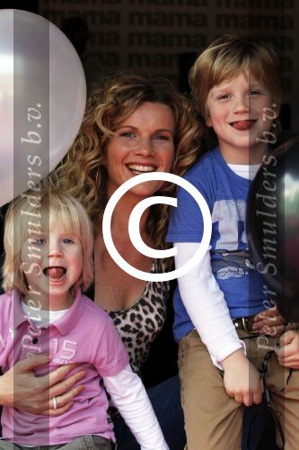 Amsterdam 13 april 2011
Mama van het jaar verkiezing in Panama. Annette Barlo met zoons Sjoerd en Guus
Peter Smulders bv