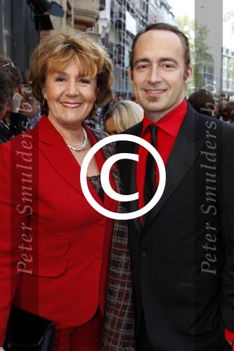 Amsterdam 17 april 2011
Premiere Zorro in het nieuwe de la mar theater. Annewil Blankers met zoon
Peter Smulders bv