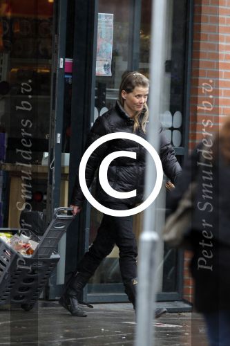 Maarssen en Bilthoven 31 maart 2011
Babette v Veen haar huis en ze doet boodschappen.
Peter Smulders bv